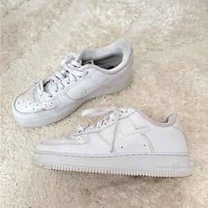 White Nike Sneakers size 8.5 will wash before sending